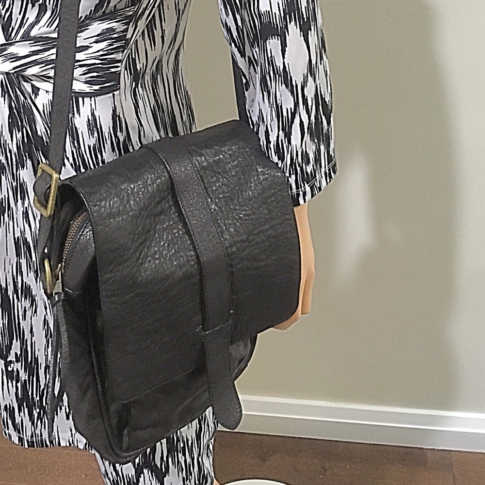 Black Danier Leather Purse